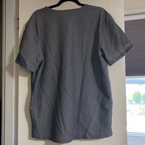 FIGS Technical Collection Men’s Gray Scrub shirt Large - Picture 6 of 8